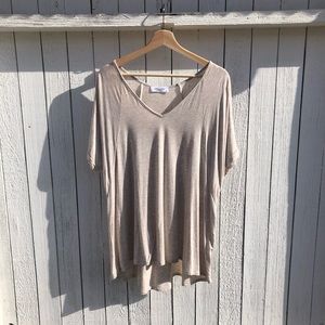 Carly Jean LA - vneck shirt. Medium - oatmeal